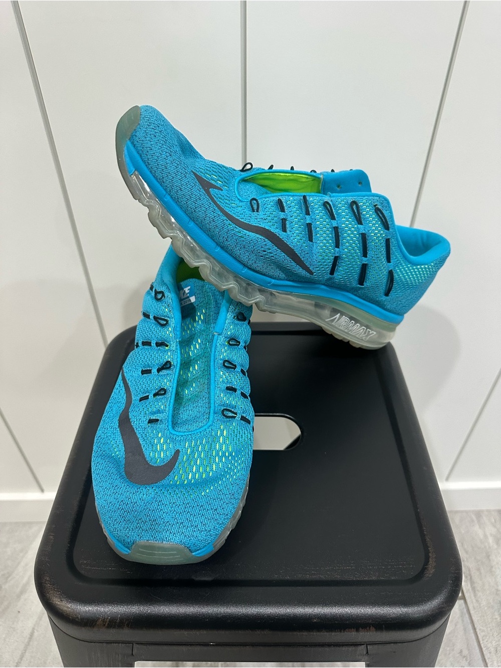 NikeAir Max Running Shoes read description!